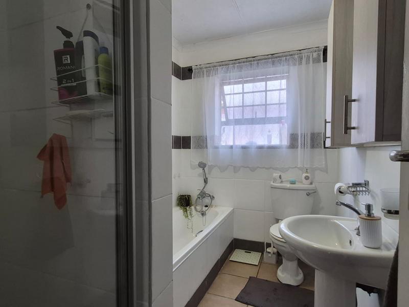 4 Bedroom Property for Sale in Hartenbos Heuwels Western Cape